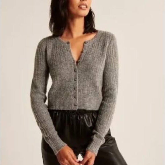 CLOSET CLOSING TODAY • LAST CHANCE✨NWT a&f crewneck cropped cardigan - Picture 6 of 7